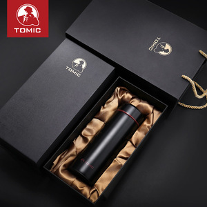Bouteille d'eau isotherme Tomic 500 ml en acier inoxydable noir, flasque sous vide, emballée en coffret cadeau pour les voyages et l'extérieur - Product Image 1