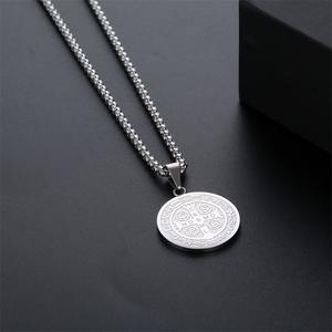 Rétro Saint Benoît En Acier Inoxydable Gravé Disque Pendentif <span class=keywords><strong>Collier</strong></span> Médaille Catholique Bijoux Religieux <span class=keywords><strong>Collier</strong></span> <span class=keywords><strong>Argent</strong></span> Or Noir - Product Image 2