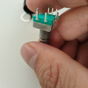 <span class=keywords><strong>Encoder</strong></span> Rotativo <span class=keywords><strong>EC11</strong></span> con Pulsante, Dado e Rondella (Colore: <span class=keywords><strong>EC11</strong></span> 20mm Prugna) - Product Image 1