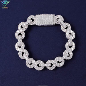 สร้อยข้อมือคิวบันลิงค์ขนาด 13 มม. ประดับเพชรโมอิสซาไนต์สี D ระดับ VVS เงินแท้ 925  ฝังเพชรเต็มเส้น ผ่านการทดสอบเพชร เครื่องประดับฮิปฮอป สร้อยคิวบัน - Product Image 3
