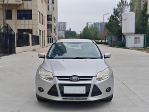 Voiture d'occasion la plus vendue en <span class=keywords><strong>2014</strong></span>, FORD <span class=keywords><strong>Focus</strong></span>, manuelle/automatique, 1.6L, véhicule confortable et économique - Product Image 1