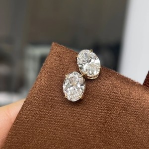 Orecchini a Perno con Diamanti Sintetici HPHT CVD Certificati IGI, Qualità VVS1 VS, in Oro Bianco Massiccio 14k 18k - Product Image 1