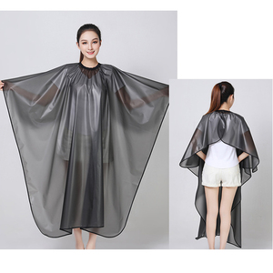 Capa de peluquería de TPU exclusiva para salón, impermeable, transparente, para teñir el cabello y permanentes, delantal grueso para <span class=keywords><strong>barber</strong></span>ía - Product Image 5