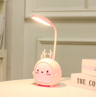 Haute qualité Graduation saison dessin animé petite lampe de bureau porte-stylo taille-crayon veilleuse intégrée