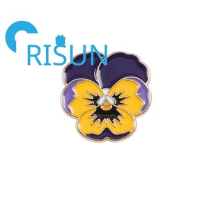 Pin de Esmalte Personalizado al por Mayor con Diseño de Flor de Pensamiento Tricolor Morado, Joyería Floral, Broches de Esmalte, Pin de Metal con Esmalte de Pensamiento - Product Image 2