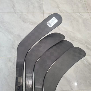 عصي هوكي الجليد الجديدة لعام 2026 بسعر منخفض، وزن 345 جرام، عصي هوكي الجليد المخصصة من ألياف الكربون، خفيفة الوزن واحترافية، متوفرة بالجملة - Product Image 1