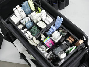 Chariot de nettoyage de chambre d'hôtel de haute qualité Structure en tissu de gros Chariot de service de chambre noir double face - Product Image 6