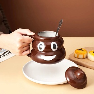 Mug en céramique 3D à dessin animé, vente chaude, <span class=keywords><strong>tasse</strong></span> à café amusante en forme de caca, cadeau <span class=keywords><strong>humoristique</strong></span> personnalisé - Product Image 4