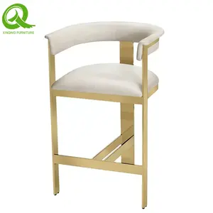 新设计现代奢华白色聚氨酯柜台凳子带金色金属底座的凳子