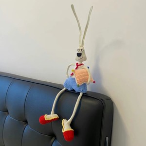 Kit DIY de <span class=keywords><strong>tissu</strong></span> brodé au crochet fait main - <span class=keywords><strong>Porte</strong></span>-clés poupée en fil de lapin aux longues oreilles 'Morning Grumpy Rabbit' (100% Acrylique) - Product Image 2