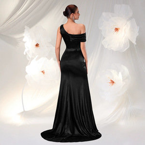 Elegante <span class=keywords><strong>Abito</strong></span> da Sera <span class=keywords><strong>Nero</strong></span> <span class=keywords><strong>Monospalla</strong></span> in Raso con Spacco Alto e Dettagli Drappeggiati, Vestito <span class=keywords><strong>Lungo</strong></span> da Cerimonia per Donne - Product Image 2