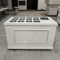 Chariot de présentation de bonbons personnalisé NIKA avec logo, en PVC et bois blanc, pour glaces et desserts, avec roulettes, pour mariages, fêtes et événements.