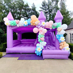 Castillo inflable lila con tobogán para fiestas infantiles, bodas y eventos, venta al por mayor. - Product Image 1
