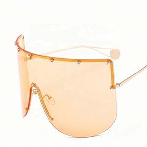 Gafas de Sol de Lujo con Montura Media y Remaches Degradados, Gafas de Sol Grandes para Mujer, Protección UV400, Gafas de Sol Metálicas Extra Grandes para Mujer 2021 - Product Image 3