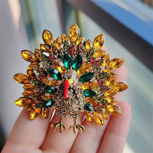 Estilo Europeu Engraçado Pin Rhinestone Animal Broches Masculino Feminino Criatividade Coreano Pavão Broche Casaco Ornamentos Jóias Coloridas - Product Image 2