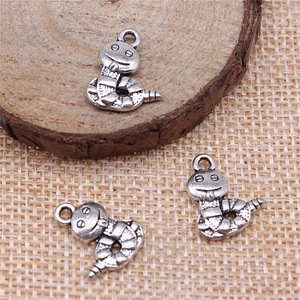 Pendentif Serpent Souriant en Alliage de Zinc Argent Vieilli 16x12mm, Motif Serpent à Cliquet Enroulé, pour Décoration de Lanière d'Éleveur de Reptiles - Product Image 2