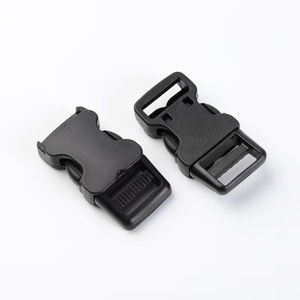 Boucle mousqueton profilée en plastique robuste en forme d'os de 10mm pour ceinture de sécurité remplaçant les colliers de chien - Product Image 4