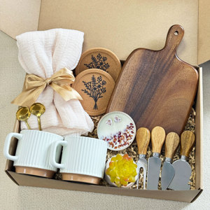 Ensemble cadeau unique <span class=keywords><strong>pour</strong></span> la maison : Planche à découper, couteau à beurre, nappe, tasse – Cadeaux de déménagement <span class=keywords><strong>pour</strong></span> <span class=keywords><strong>couple</strong></span>, nouvelle maison - Product Image 1