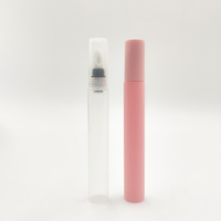 Brillant à lèvres OEM Tube à presser Emballage cosmétique souple Essence pour les yeux avec pointe en coton Crème pour les yeux Pointe de massage Bouteilles en plastique