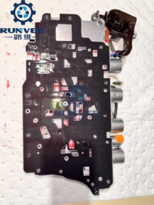 RUNVEE Remanufacturado 8F35 Conjunto <span class=keywords><strong>de</strong></span> cuerpo <span class=keywords><strong>de</strong></span> válvula <span class=keywords><strong>de</strong></span> cambio mecánico <span class=keywords><strong>de</strong></span> transmisión automática KTJM5P7A100BA para FORD TRANSIT - Product Image 5