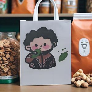ถุงกระดาษช้อปปิ้งพิมพ์ลายตามสั่งรักษ์โลก ขนาด 45 ซม. สำหรับร้านค้าปลีก ขายส่ง ถุงกระดาษคราฟท์จากโรงงาน DinoSource ที่เชื่อถือได้โดยตรง - Product Image 4
