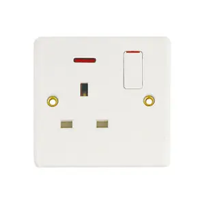 Hot Selling Classic BS Standard Bakelite Electric 250V White Switch And Socket Durable 13A Socket Outlet Safety With Neon