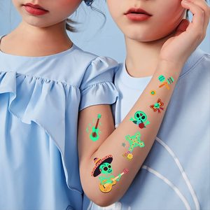 Pegatina <span class=keywords><strong>de</strong></span> tatuaje que brilla en la oscuridad personalizada para niños y niñas maquillaje facial para adultos sello <span class=keywords><strong>de</strong></span> tatuaje temporal - Product Image 5