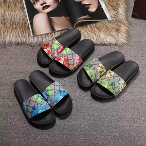 Sandalias de Diseñador Originales de Lujo en Cuero Genuino, Pantuflas Planas para Vacaciones con Estampado Floral, Sandalias de Playa de Verano para Parejas - Product Image 5
