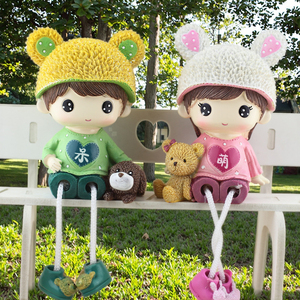 Poupées de couple suspendues amusantes et mignonnes en résine, style dessin animé, pour la décoration de la maison et les bibelots de nouvelle maison - Product Image 4