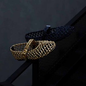 Sandali personalizzati con scarpe intrecciate con logo | Scarpe Mary Jane lavorate a maglia a mano con estetica architettonica del futurismo retrò - Product Image 2