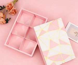Caja de Regalo Geométrica Rosa y Blanca con Estampado Dorado y Seis Compartimentos, Fresca y Dulce, Ideal para Chocolates - Product Image 6