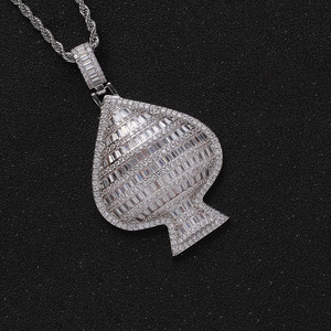 Grand pendentif cœur de pique, accessoires hip-hop, zircon en cuivre, chaîne avec pendentif cœur de pique tridimensionnel. - Product Image 3