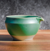Bol à matcha japonais en céramique, bol à matcha traditionnel en céramique pour la cérémonie du thé, bol à matcha en céramique avec bec verseur