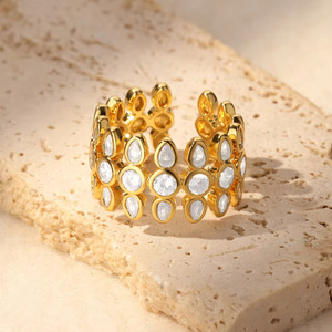 Bague ouverte plaquée or 18 carats en forme de X avec zircon rayé incrusté, style luxe léger, ajustable pour femme - Product Image 3