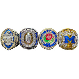 El último juego de anillos de 4 piezas de <span class=keywords><strong>Michigan</strong></span> Champion de alta calidad y asequible para anillos de campeonato de fútbol masculino - Product Image 2