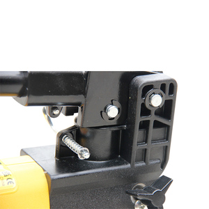 ปั๊มไฮดรอลิกมือโยก ENERPAC P142 น้ำหนักเบา ผลิตจากพลาสติกวิศวกรรม สำหรับเครื่องมือกระบอกไฮดรอลิก ใช้งานได้ 8-10 ปี - Product Image 1