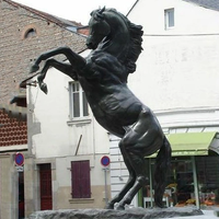 Statue de cheval debout en bronze grandeur nature, amusante, avec technique de moulage