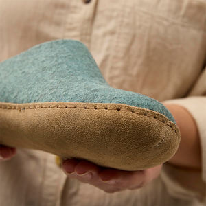 Pantoufles en <span class=keywords><strong>feutre</strong></span> de laine naturelle pour hommes avec logo personnalisé, <span class=keywords><strong>semelle</strong></span> intérieure double couche optimisée - Product Image 3