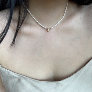 Collier minimaliste français pour femme, perle baroque naturelle irrégulière, forme de cœur, boucle magnétique, chaîne de clavicule, petit collier - Product Image 5