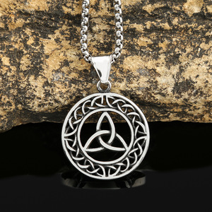 Yunnique Collier Pendentif Viking en Acier Inoxydable pour Homme, Design Rétro Creux, Chaîne de Pull, Bijou Cadeau - Product Image 2