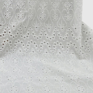 Venta al por mayor de telas de encaje de algodón blanco telas con bordado floral ojal bordes ondulados de encaje <span class=keywords><strong>para</strong></span> materiales de diseño de moda - Product Image 2