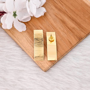 ต่างหูทองเหลืองชุบทองรูปสี่เหลี่ยมผืนผ้าพิเศษสำหรับผู้หญิงต่างหูทองเหลืองหรูหรา - Product Image 2