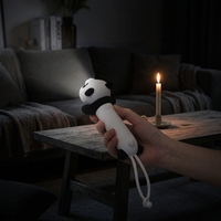 Mini lampe torche en silicone Panda, rechargeable par USB, lumière d'urgence nocturne, porte-clés, lampe torche pour enfants, cadeau