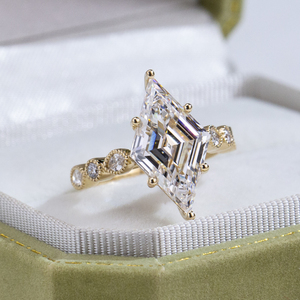 Anillo de Diamante Cultivado en Laboratorio con Corte Cometa de Oro Blanco de 14K MSR-2251 para Boda - Product Image 3