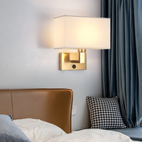 Applique murale LED moderne et simple en tissu pour lecture, chambre à coucher, chevet, avec prise décorative en aluminium et cuivre, pour hôtel et usage domestique