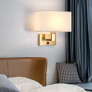Applique murale LED moderne et simple en tissu pour lecture, chambre à coucher, chevet, avec prise décorative en aluminium et cuivre, pour hôtel et usage domestique - Product Image 6