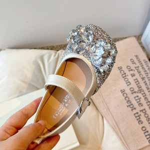 Chaussures de princesse en PU à semelle souple et strass pour bébés et enfants, idéales pour les fêtes d'anniversaire - Vente en gros - Product Image 4