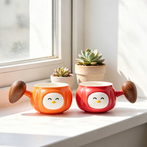 2026 Venta al por mayor Taza de café de cerámica con diseño de cara de pájaro creativa y adorable, forma de calabaza, asa de madera, 250ML, de porcelana, para té, leche, desayuno, regalo - Product Image 5