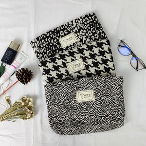 Bolsa con cremallera Bolsa de maquillaje pequeña de lona ecológica Bolsa de cosméticos Etiqueta privada - Product Image 2