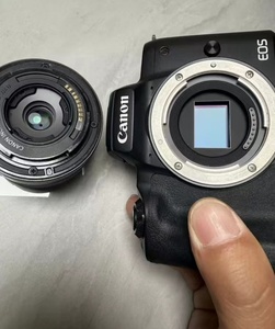 กล้อง <span class=keywords><strong>Canon</strong></span> <span class=keywords><strong>M50</strong></span> สภาพ 90% พร้อมเลนส์ 15-45 มม. กล้องมิเรอร์เลสสำหรับถ่ายภาพระดับเริ่มต้น ความละเอียด 24.1 ล้านพิกเซล กล้องมือสอง - Product Image 1